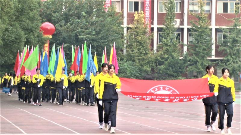 湖南省工业贸易学校第十九届田径运动会正式开幕